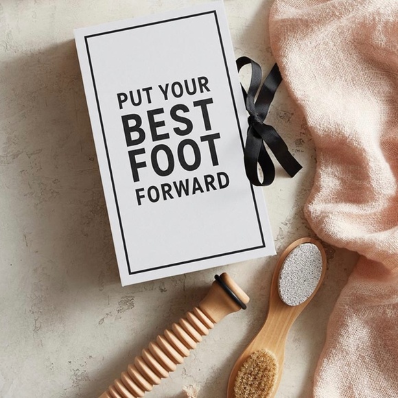 Santa Barbara Foot Care Kit - NWT - Picture 3 of 5